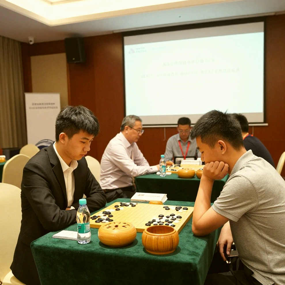 GCL 2026: Nepomniachtchi làm Carlsen toát mồ hôi trước khi hạ Sindarov trên đồng hồ