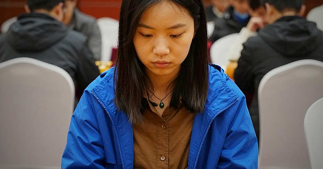 Ấn Độ vô địch Chess Olympiad 2026 lần đầu: Bàn cờ Budapest và cái gạch nối của một thế kỷ
