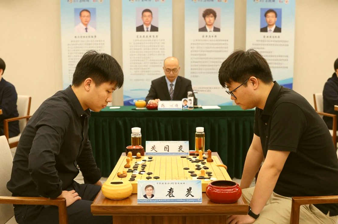 Người thầy mới bên bàn cờ vắng: ChessBase và cuộc dịch chuyển của những tác giả giáo án