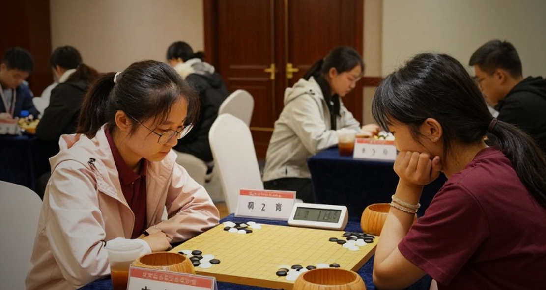 Nước 2...d5 và cái tít không có bàn cờ: David Anton, Elephant Gambit và bài toán của khóa học sáu mươi phút