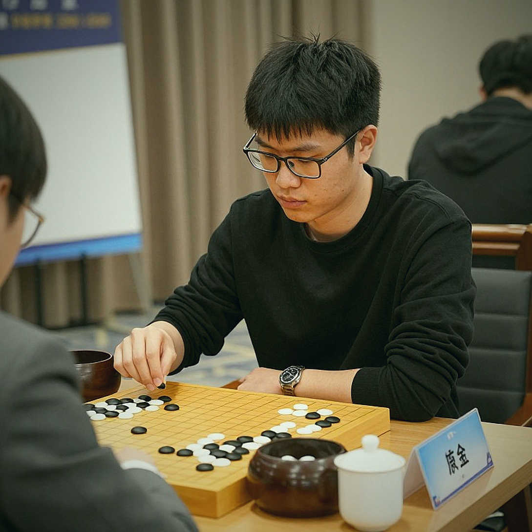Elephant Gambit và ván cờ bị mượn xác: Khi tiêu đề tin tức trở thành quầy hàng